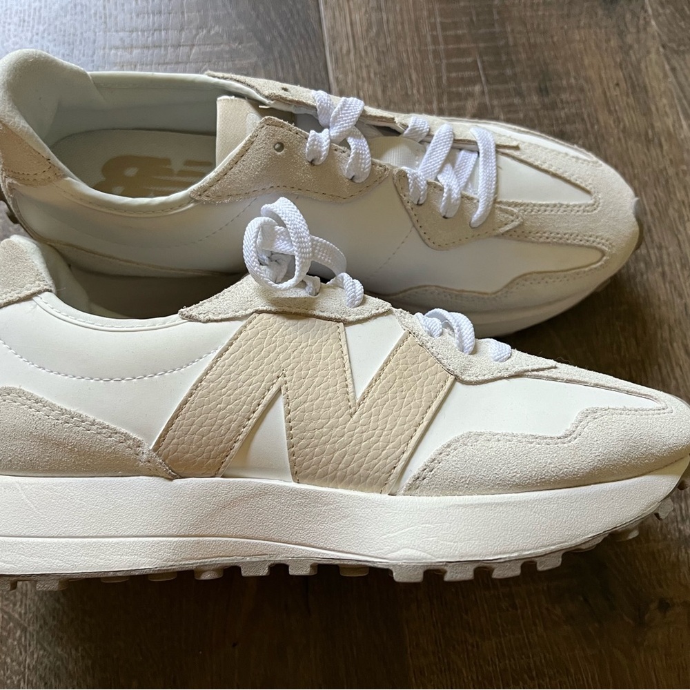 New Balance 327 Cream and White Sneakers✨